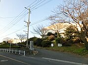岡垣町立岡垣中学校（551m）