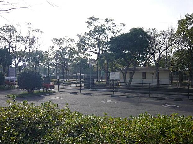 伊敷中央公園 580m