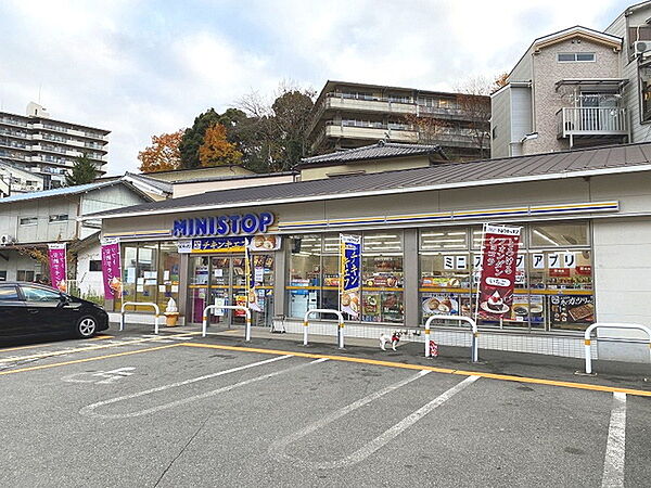 ミニストップ京都原谷店まで795m