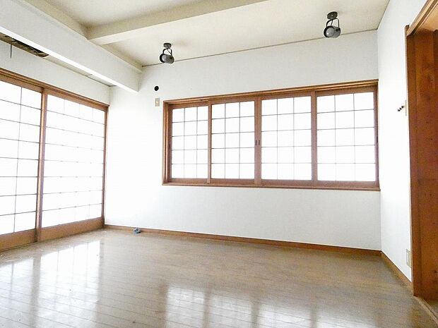 「洋室」■二面採光で通風良好♪主寝室としてもぴったりです。
