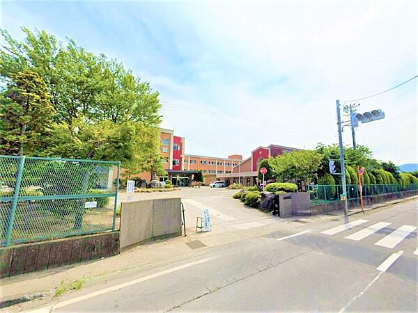 画像18:上田市立南小学校（518m）