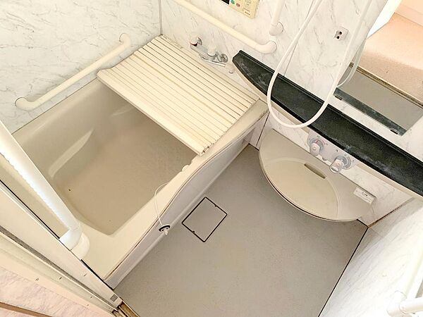 追い炊き機能がついた浴室は綺麗にお使いいただいております。