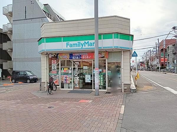 ファミリーマート中央林間駅前店まで171m