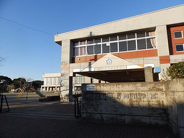 牟礼岡小学校 950m