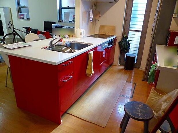 「キッチン」■幅広の対面式キッチンで作業効率がＵＰ！お子様の様子を見ながらお料理ができますね♪
