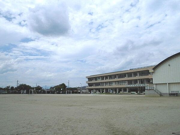 足利市立梁田小学校（38m）