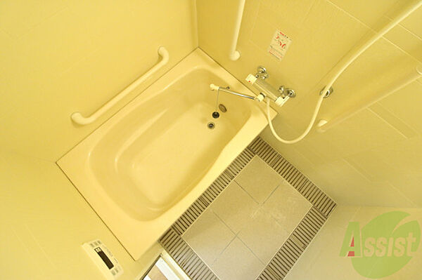 画像4:真っ白浴室ゆったりしております。