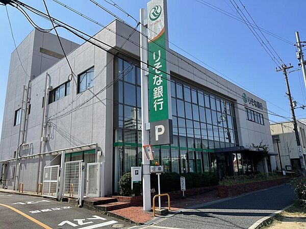 りそな銀行まで約９０ｍ徒歩１分です。