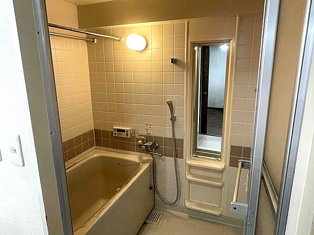 浴室暖房乾燥機付きバスルームです。