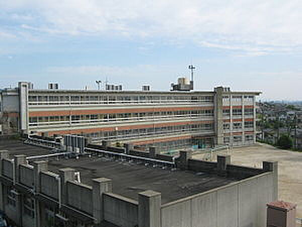 枚方市立第二中学校まで667m