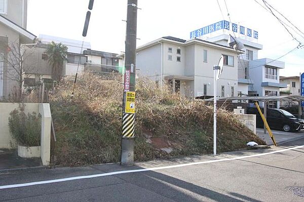 間口広々！閑静な住宅街です！小中学校まで徒歩10分圏内で、お子様の通学も安心♪ファミリーにもおすすめの物件です！！