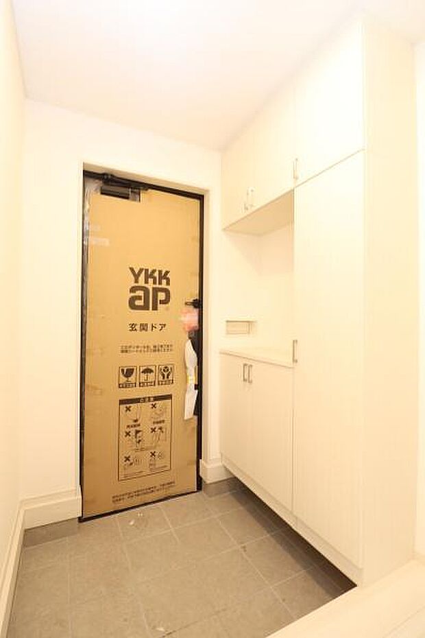 【同社施工事例】玄関には大容量のシューズボックスを採用！玄関ドアは安心のダブルロックで防犯対策もバッチリです！