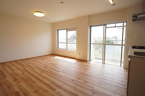 キッチン前から...