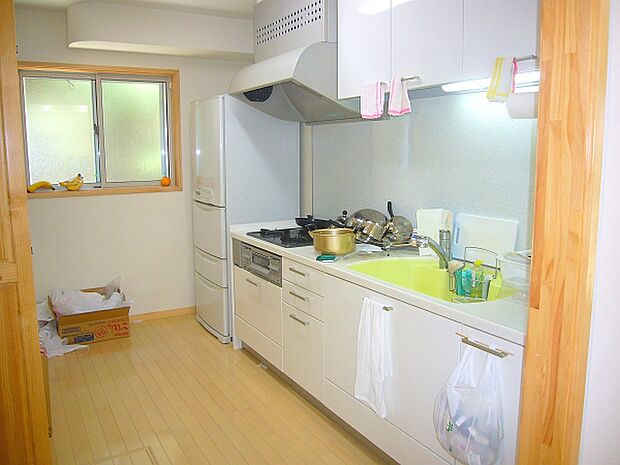 1階キッチンは独立しており7.5帖とゆとりあるスペースで料理に集中できます。