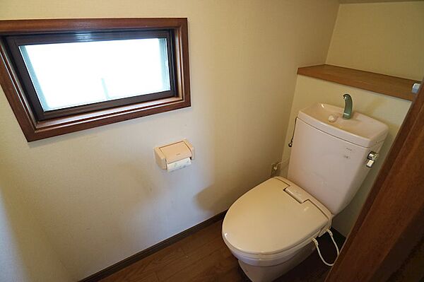 2Fトイレ。各階にトイレがあると便利ですね
