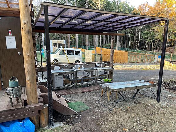 キャンプ場ヒノキの森洗い場・お湯が出ます。