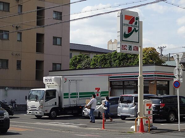 セブンイレブン　距離70m　徒歩1分