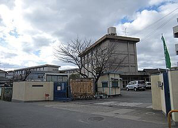 寝屋川市立点野小学校まで376m