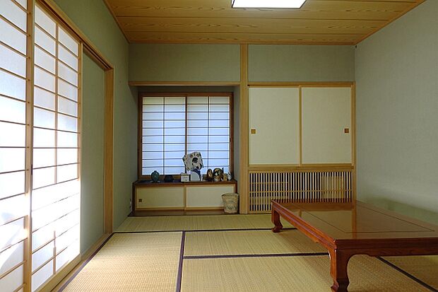 和室は約8.5畳とゆったりした間取りです。ゲストやご家族でお越しの際は重宝します。