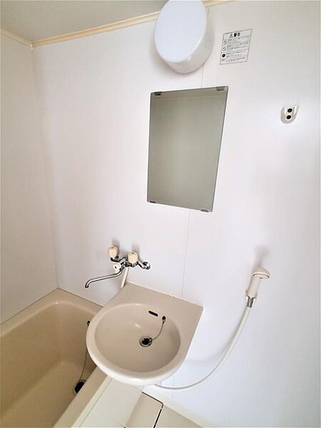 画像17:浴室に洗面台があります。