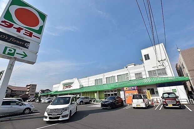 タイヨー原良店【タイヨー原良店】は、鹿児島市原良1丁目12番7号に位置する永吉1丁目交差点近くのスーパーです。取扱品目は主に「生鮮食品・日配品・一般食品・日用雑貨・衣料品」です。駐車場があります…