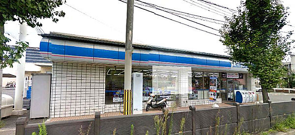 ローソン国道西野店まで477m