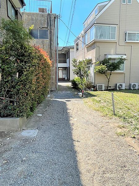 北側道路の様子です。