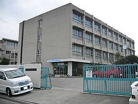 枚方市立山田中学校まで1512m
