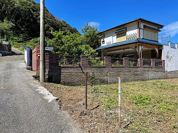 本地と隣家