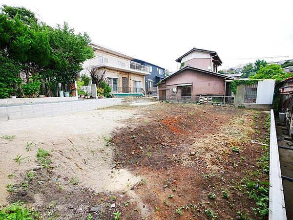 一歩入ると道路の喧騒はほとんど聞こえません.
