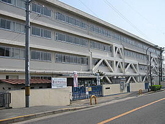 寝屋川市立木田小学校まで877m