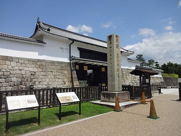 二条城　距離220ｍ　徒歩3分