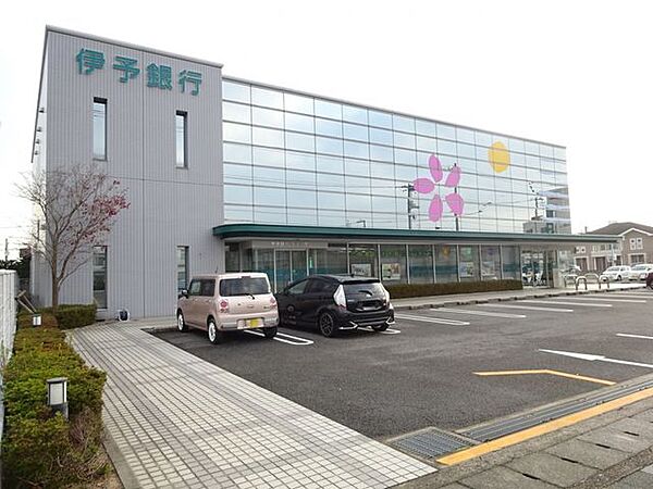 伊予銀行壬生川支店 90m