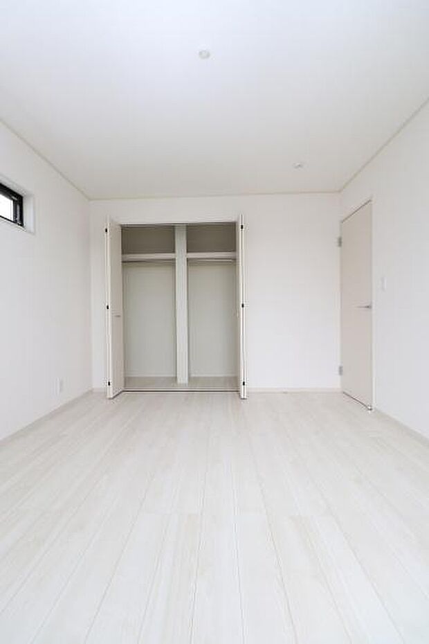 【同社施工事例】シンプル設計でどんな部屋にもしやすい洋室です！