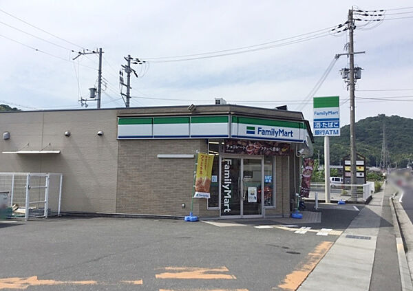 ファミリーマート　姫路朝日谷店　約980ｍ（徒歩13分）