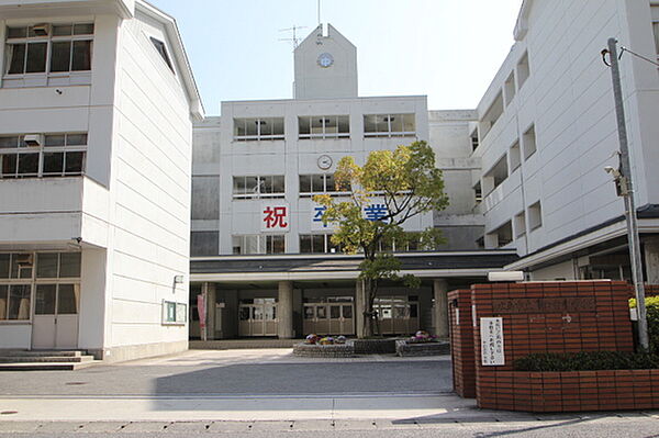 画像23:中学校「広島市立井口台中学校まで500ｍ」