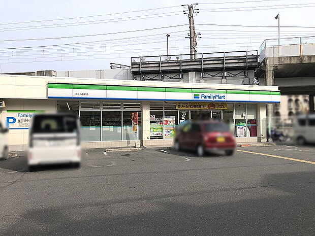 ファミリーマート忍ケ丘駅前店