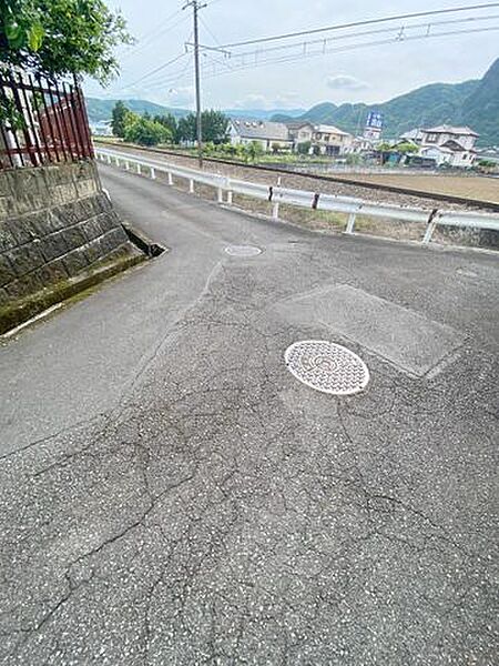 北西側道路