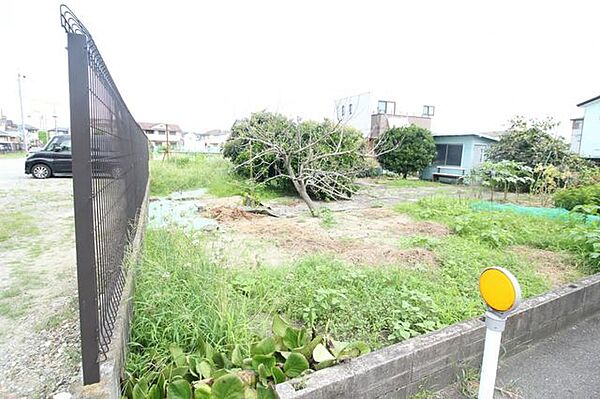 ファミリーマート岡崎北天白店まで　約290ｍ　徒歩約4分。ピアゴ上和田店まで　約550ｍ　徒歩約7分。