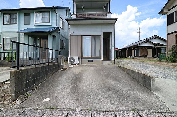 駐車場は軽のみ1台可能