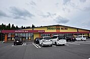 【ドラッグストアモリ春山店】鹿児島市春山町にあるドラッグストアです。駐車場あり（77台）取扱商品　医薬品、食品など 1610m