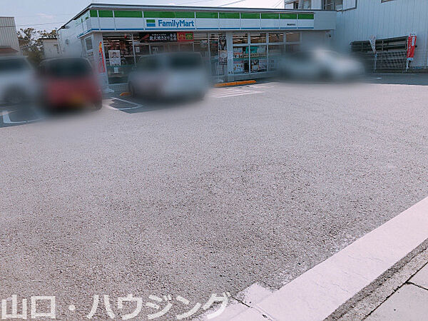 画像15:ファミリーマート徳島国府町店 320m