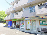 角の店舗です