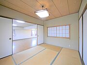 一つあると嬉しい和室はお子様を遊ばせるのに安心ですね。