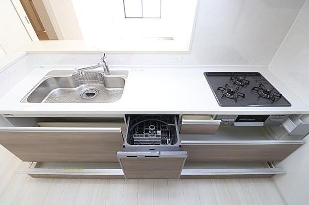 【同社施工事例】3口タイプのオープンキッチンは収納が豊富！毎日のお掃除もしやすい設計になっています♪