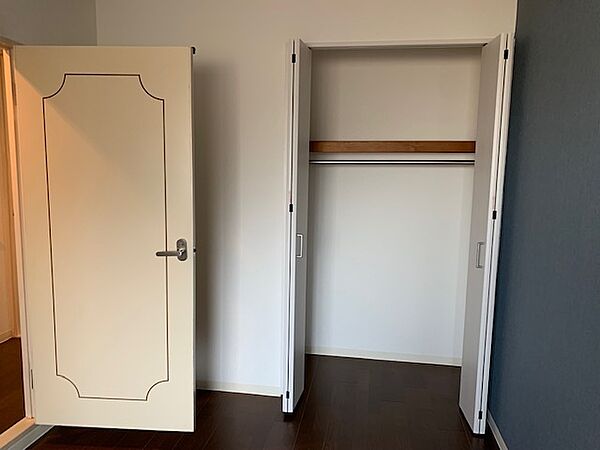 洋室5.8帖　収納