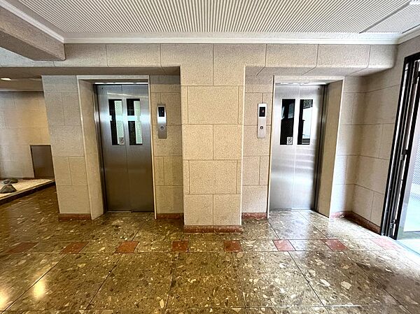 エレベーター２基