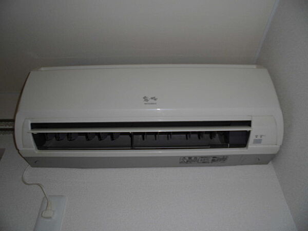 画像11:エアコン、照明、蓄熱暖房機を標準完備