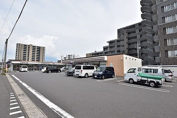 【セブンイレブン大竜町店】鹿児島市大竜町にあるコンビニです。設備　ATM、マルチコピー機、お会計セルフレジ、 店舗留置サービス、セブンミール、たばこ、お酒 1100m