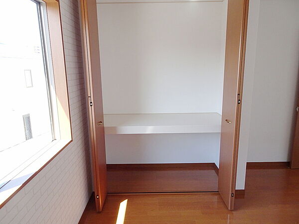 季節物の衣類もスッキリ収納できます